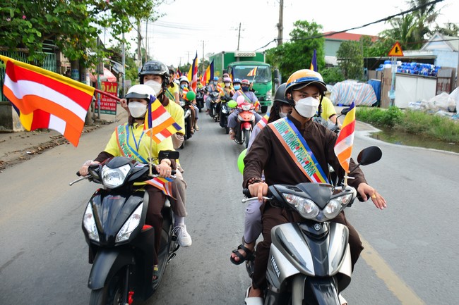 Diễu hành xe máy mừng đại lễ Phật Đản 2022