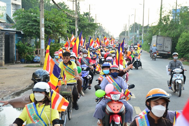 Diễu hành xe máy mừng đại lễ Phật Đản 2022