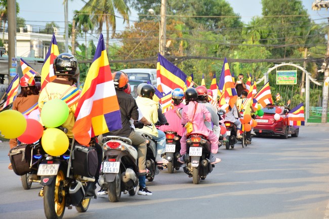 Diễu hành xe máy mừng đại lễ Phật Đản 2022