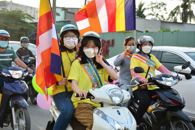 Diễu hành xe máy mừng đại lễ Phật Đản 2022