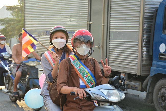 Diễu hành xe máy mừng đại lễ Phật Đản 2022