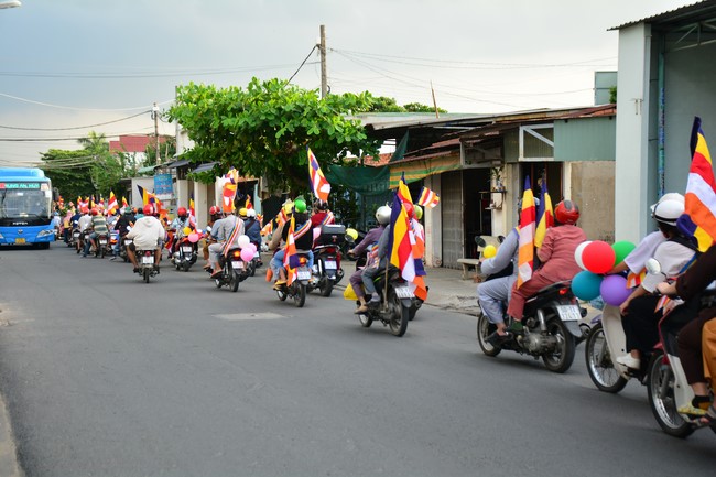 Diễu hành xe máy mừng đại lễ Phật Đản 2022