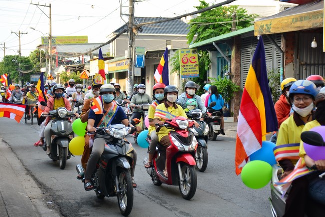 Diễu hành xe máy mừng đại lễ Phật Đản 2022