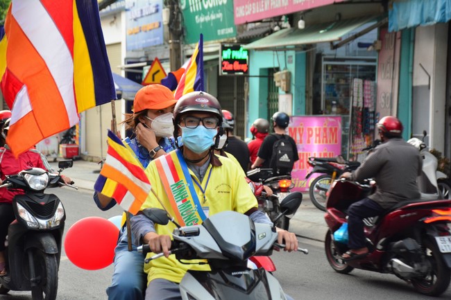 Diễu hành xe máy mừng đại lễ Phật Đản 2022