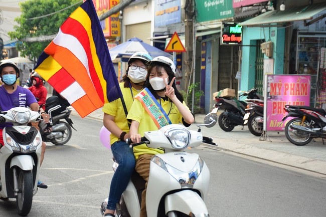 Diễu hành xe máy mừng đại lễ Phật Đản 2022