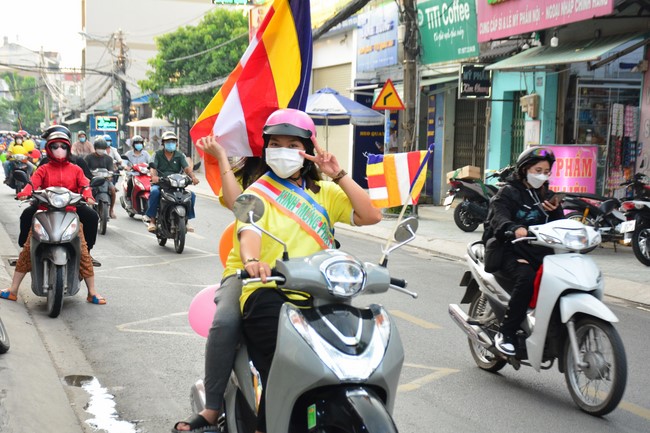 Diễu hành xe máy mừng đại lễ Phật Đản 2022