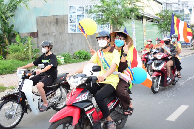 Diễu hành xe máy mừng đại lễ Phật Đản 2022