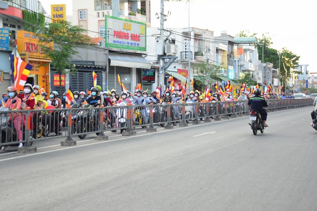 Diễu hành xe máy mừng đại lễ Phật Đản 2022