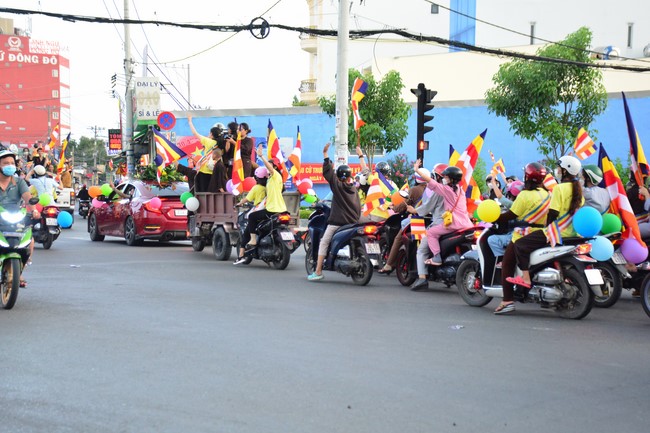 Diễu hành xe máy mừng đại lễ Phật Đản 2022