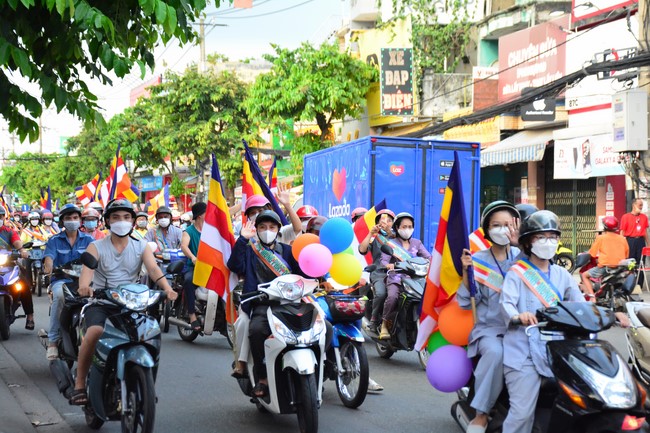 Diễu hành xe máy mừng đại lễ Phật Đản 2022