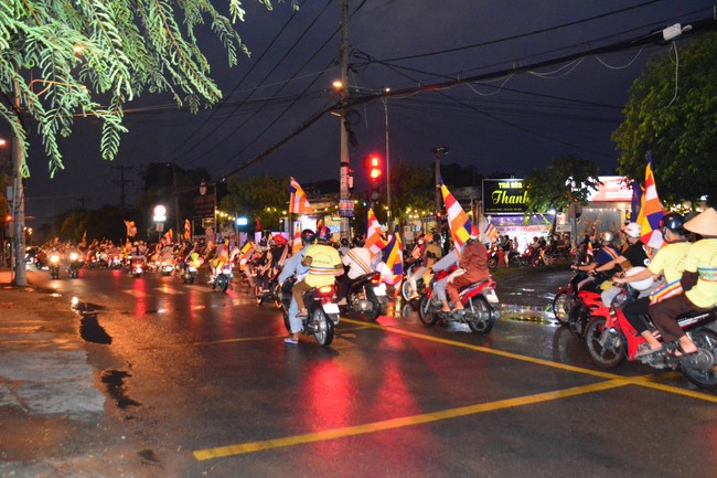 Diễu hành xe máy mừng đại lễ Phật Đản 2022