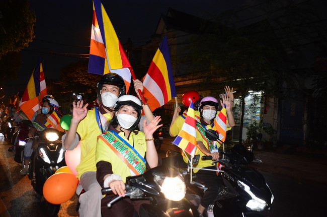 Diễu hành xe máy mừng đại lễ Phật Đản 2022