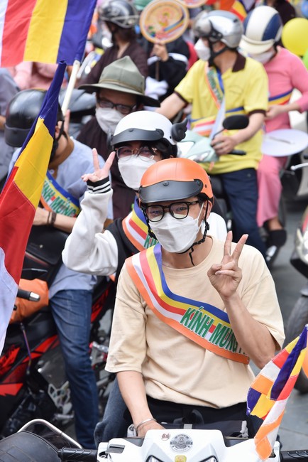 Diễu hành xe máy mừng đại lễ Phật Đản 2022