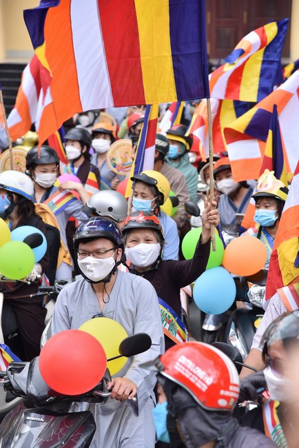 Diễu hành xe máy mừng đại lễ Phật Đản 2022