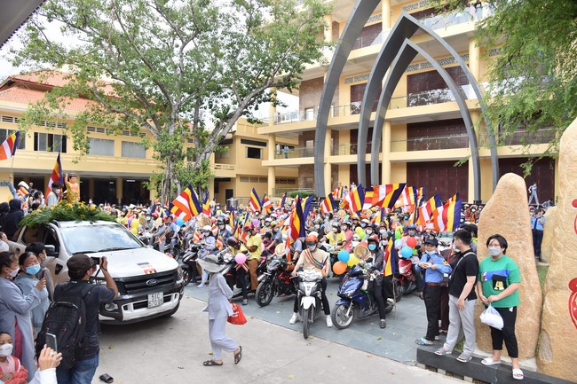 Diễu hành xe máy mừng đại lễ Phật Đản 2022