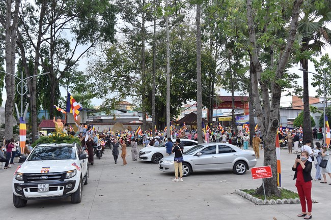 Diễu hành xe máy mừng đại lễ Phật Đản 2022