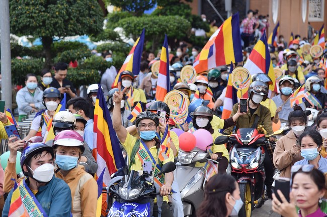 Diễu hành xe máy mừng đại lễ Phật Đản 2022