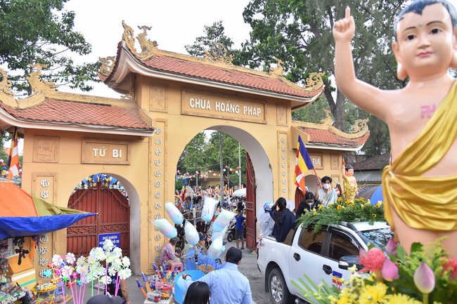 Diễu hành xe máy mừng đại lễ Phật Đản 2022