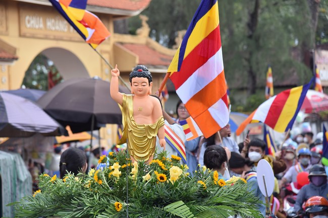 Diễu hành xe máy mừng đại lễ Phật Đản 2022