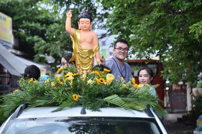 Diễu hành xe máy mừng đại lễ Phật Đản 2022