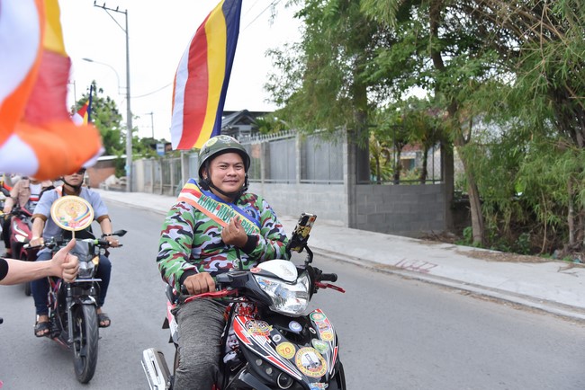 Diễu hành xe máy mừng đại lễ Phật Đản 2022