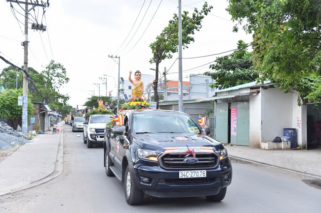 Diễu hành xe máy mừng đại lễ Phật Đản 2022