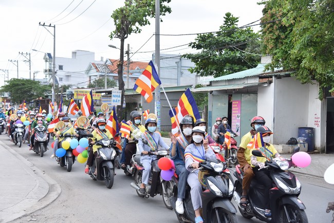 Diễu hành xe máy mừng đại lễ Phật Đản 2022