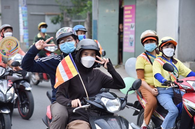 Diễu hành xe máy mừng đại lễ Phật Đản 2022