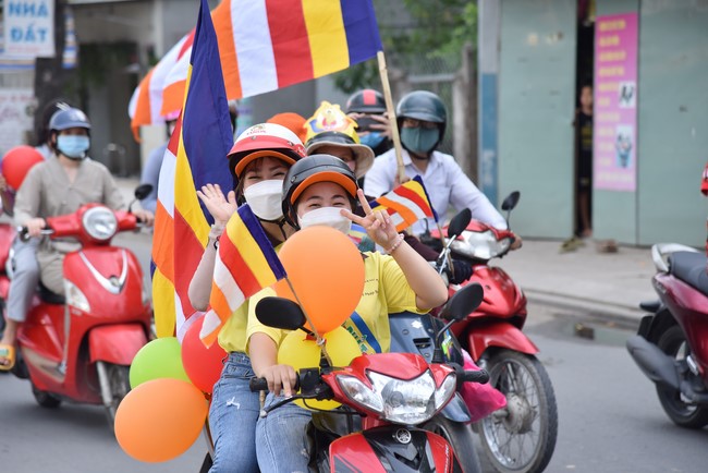 Diễu hành xe máy mừng đại lễ Phật Đản 2022