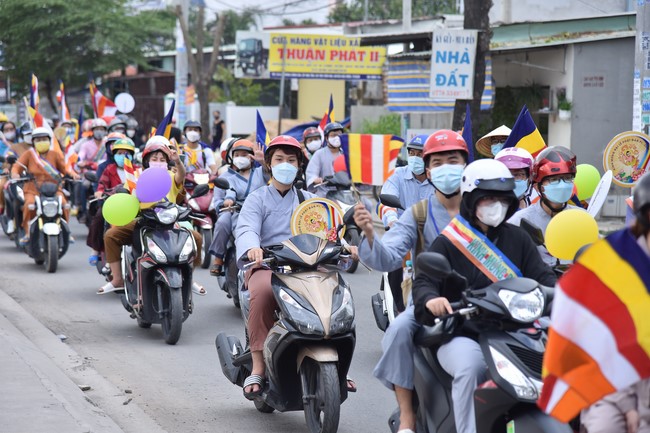 Diễu hành xe máy mừng đại lễ Phật Đản 2022