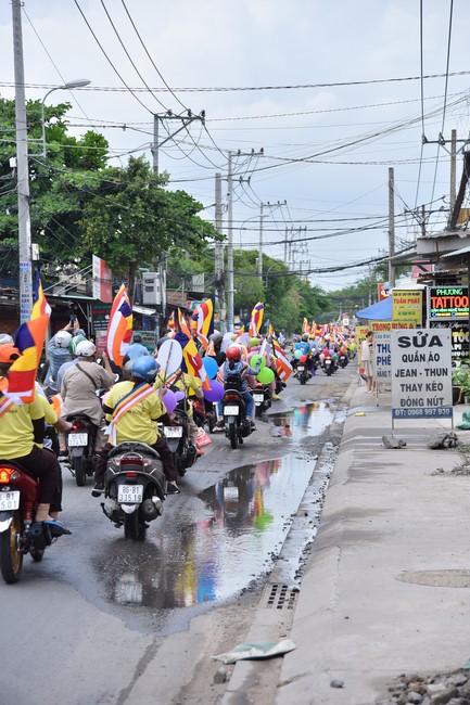 Diễu hành xe máy mừng đại lễ Phật Đản 2022