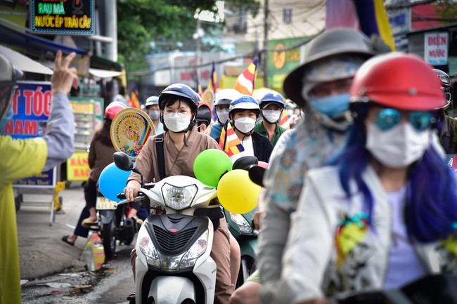 Diễu hành xe máy mừng đại lễ Phật Đản 2022