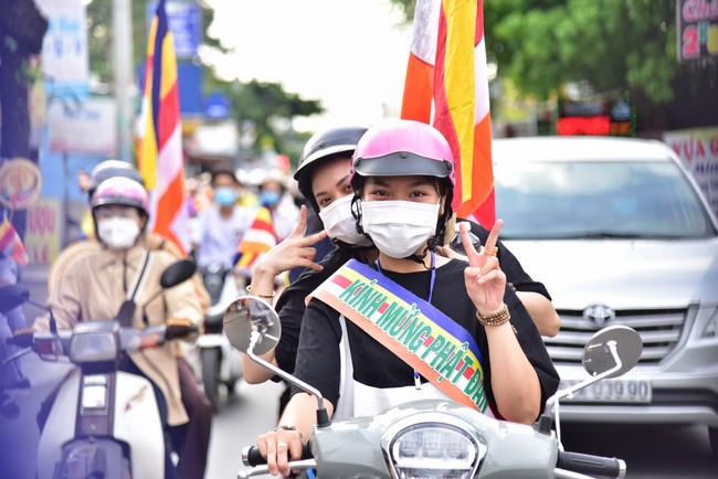 Diễu hành xe máy mừng đại lễ Phật Đản 2022