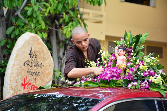 Diễu hành xe máy mừng đại lễ Phật Đản 2022