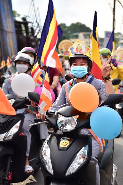 Diễu hành xe máy mừng đại lễ Phật Đản 2022