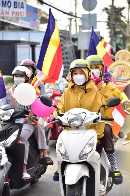 Diễu hành xe máy mừng đại lễ Phật Đản 2022