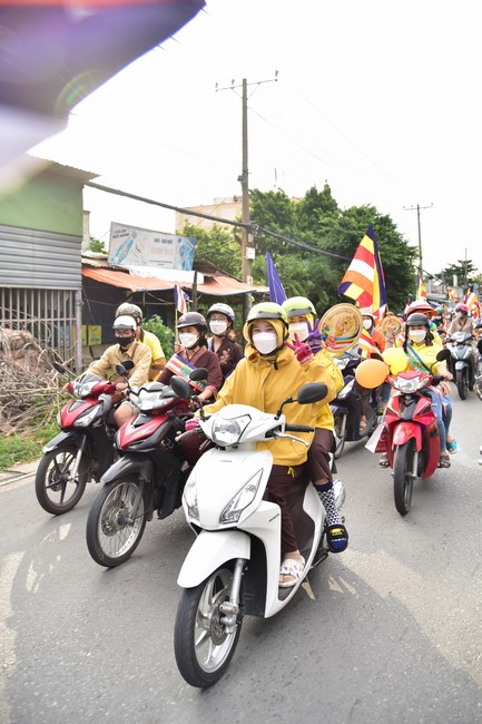 Diễu hành xe máy mừng đại lễ Phật Đản 2022