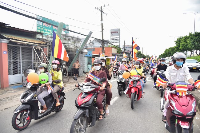 Diễu hành xe máy mừng đại lễ Phật Đản 2022