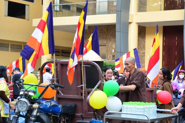 Diễu hành xe máy mừng đại lễ Phật Đản 2022