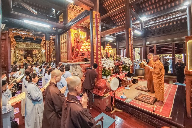 Vesak Great Ceremony in 2022 at Hoa Phuc Pagoda