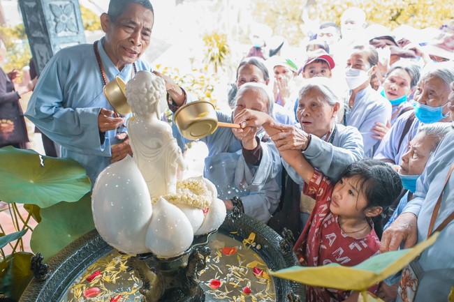 Vesak Great Ceremony in 2022 at Hoa Phuc Pagoda
