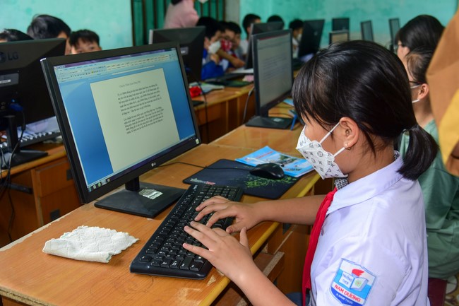 Tặng sách và tham quan trường Trung Học Nam Dương, Nam Định