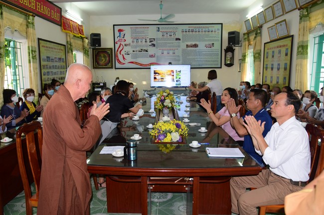 Tặng sách và tham quan trường Trung Học Nam Dương, Nam Định