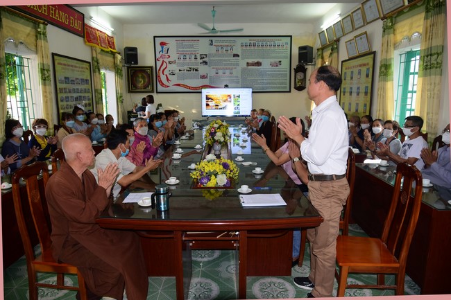 Tặng sách và tham quan trường Trung Học Nam Dương, Nam Định