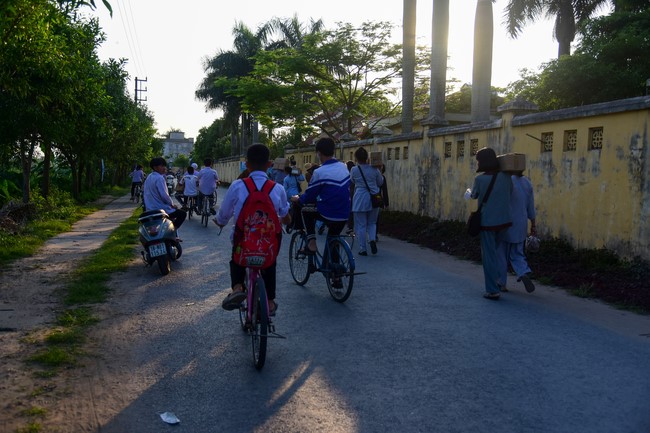 Tặng sách và tham quan trường Trung Học Nam Dương, Nam Định