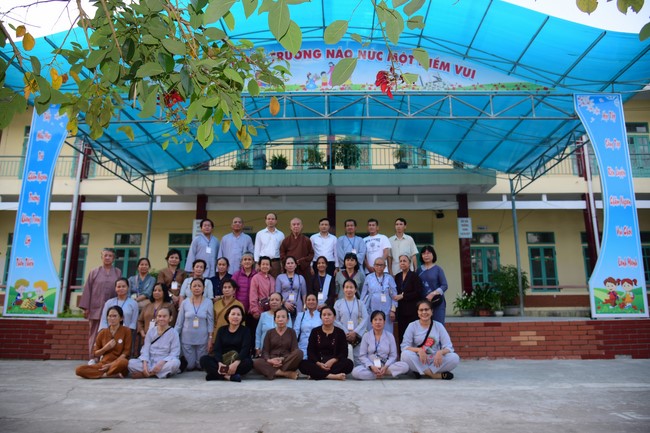 Tặng sách và tham quan trường Trung Học Nam Dương, Nam Định