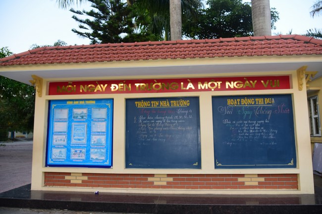 Tặng sách và tham quan trường Trung Học Nam Dương, Nam Định