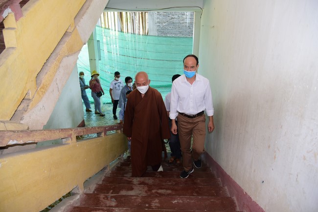 Tặng sách và tham quan trường Trung Học Nam Dương, Nam Định