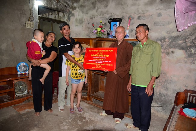 Lễ trao nhà tình thương tại thôn Phượng, Nam Định