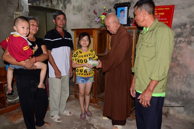 Lễ trao nhà tình thương tại thôn Phượng, Nam Định